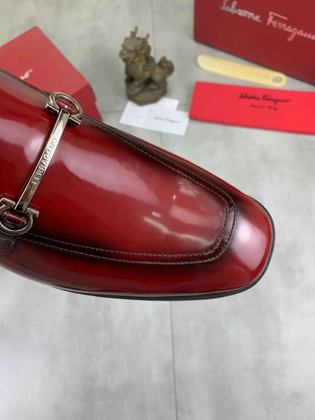 Men's Men's Shoes 💰P480💰[New Style] Water-dyed Niuli 🆘[Salvatore Ferragamo] Ferragamo's latest casual business leather shoes for men! Available at counters simultaneously! The fabric is made of specially imported original calfskin, the lining is made of imported water-dyed cowhide, and the original combination outsole is absolutely luxurious and leads the fashion trend. Matching code: 38-45; 4️⃣ colors available